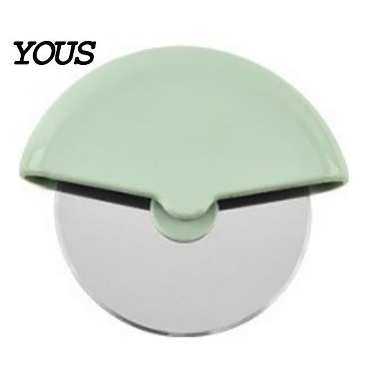 Non Slip Kitchen Dough Scraper Stainless Steel Pizza Cutter Wheel, Pastry Slicer Tool for Crusts Easy Grip Baking Pie Pastries Pancake, Ergonomic