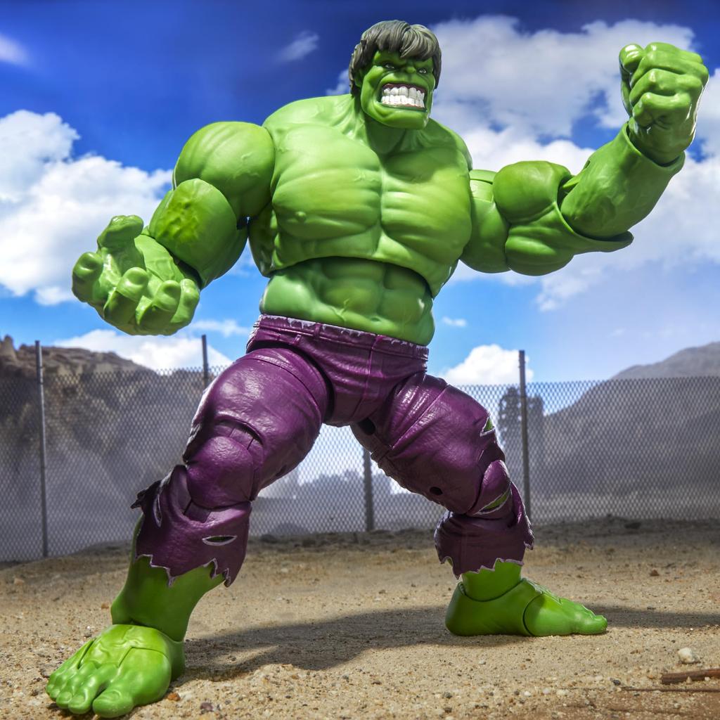 Hasbro Marvel Legends Maximum Series Deluxe Hulk Comics Collectible Action Figure with Incredible Articulation and Amazing Accessories Authentic Hulk,