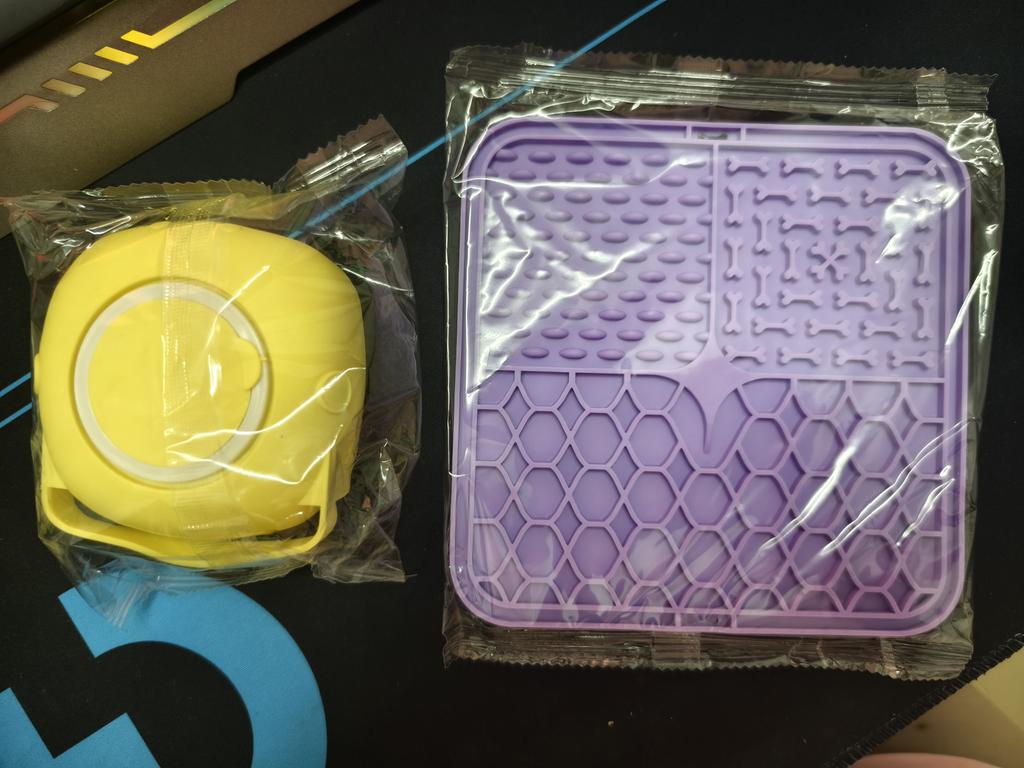 Pet Licking Plate, Slow Food Plate, Silicone Pet Slow Food Tableware Bowl, Suction Cup, Dog Licking Pad,Dog Cat Brush