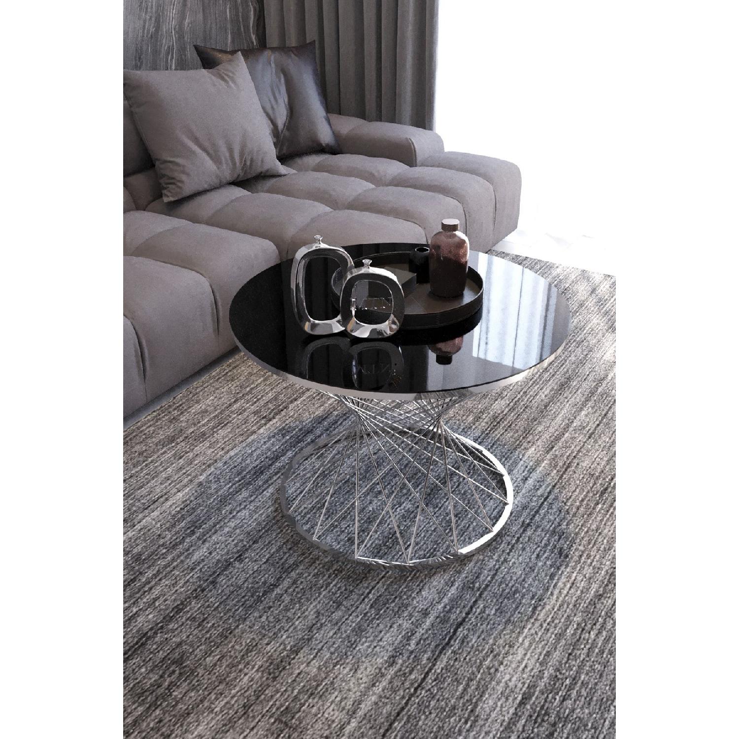 

Журнальный столик из плетеной проволоки, серебряная ножка, дымчатое зеркало