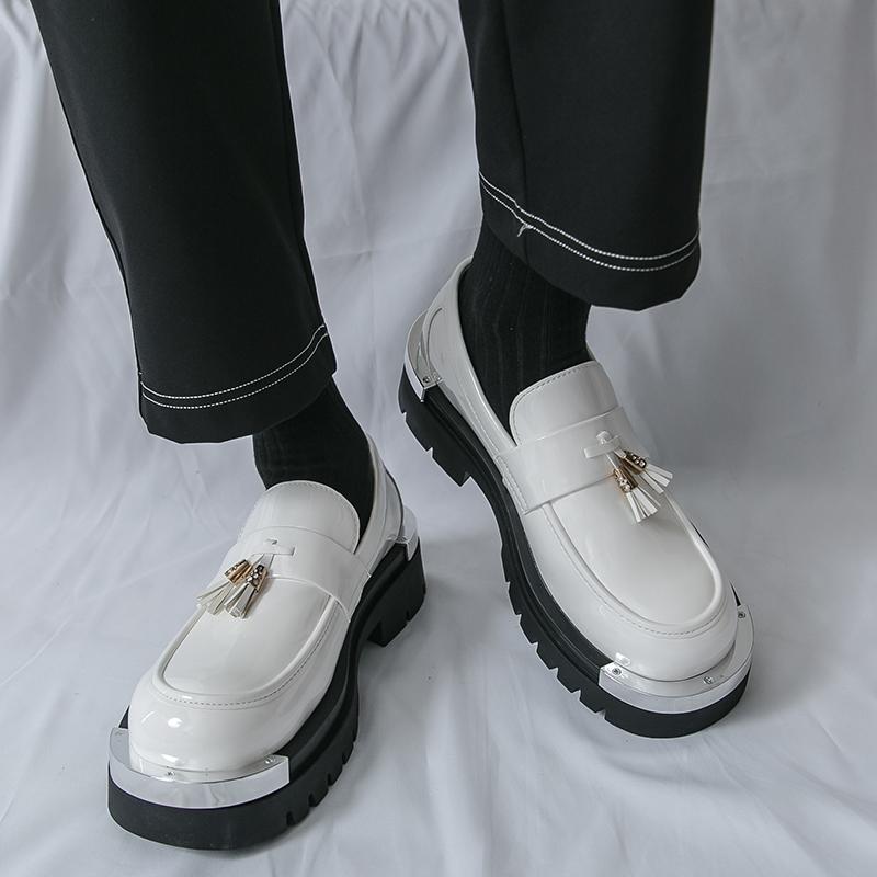 Fashion Classic Men Loafers Black White Men Thick-soled Durable Casual Comfortable Fashionable Fringed Shoes Social Shoes Sizes 38-46