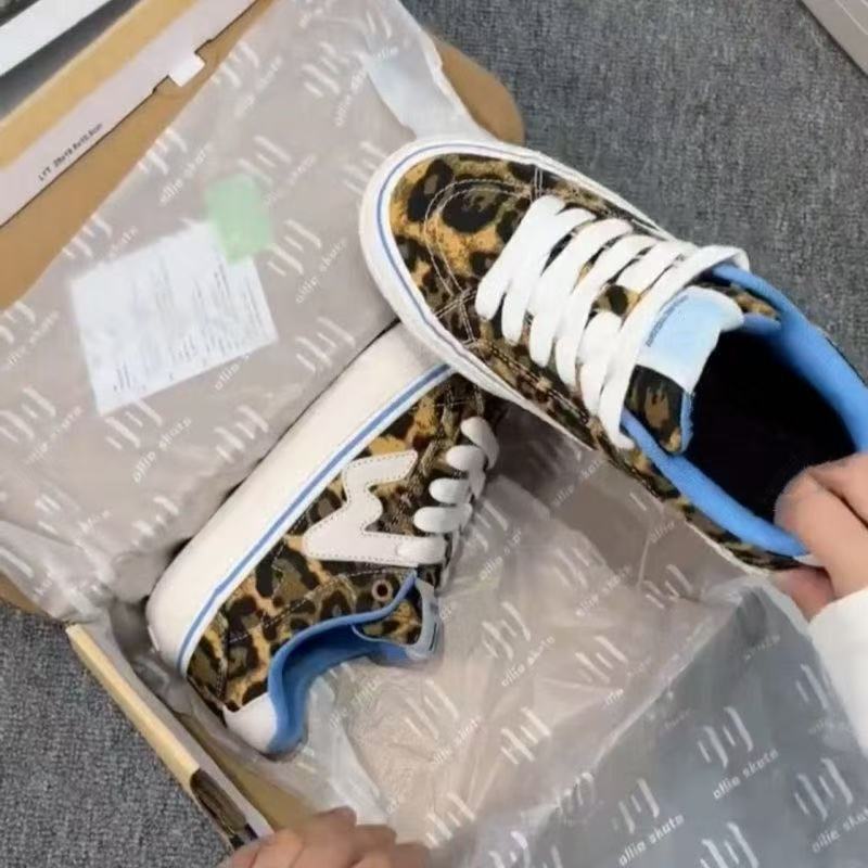 High-value leopard print spring and autumn school style high-end canvas low-top skateboard shoes