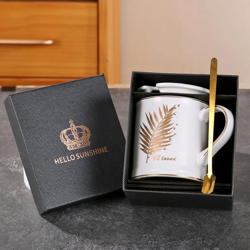 Leichter Luxus Mattschwarze und Weiße Tasse Keramik Souvenir mit Deckel Löffel Paar Wasserbecher Haushalt Keramiktasse Geschenkbox