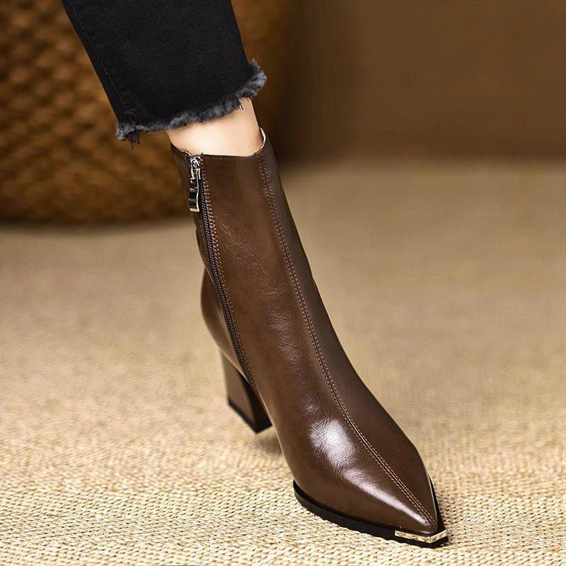 Maillard Retro Fashion Metal Pointed Thick Heel Fashion Leather Boots Autumn and Winter New Velvet Versatile Temperament Short Boots