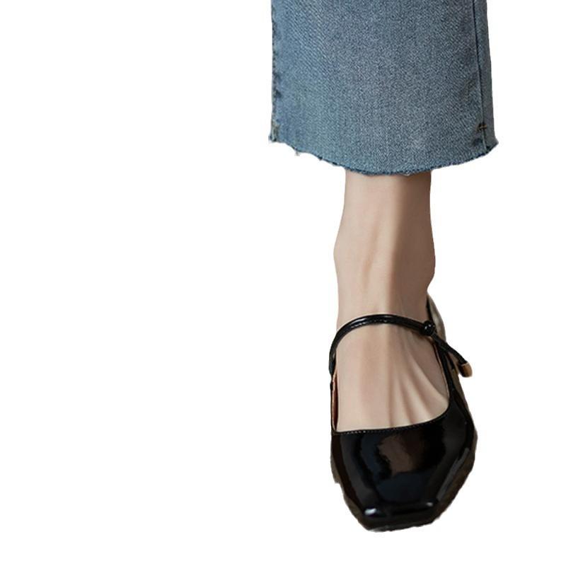 2025 spring new red patent leather square head shallow mouth thick low heel French retro word with Mary Jane single shoes women
