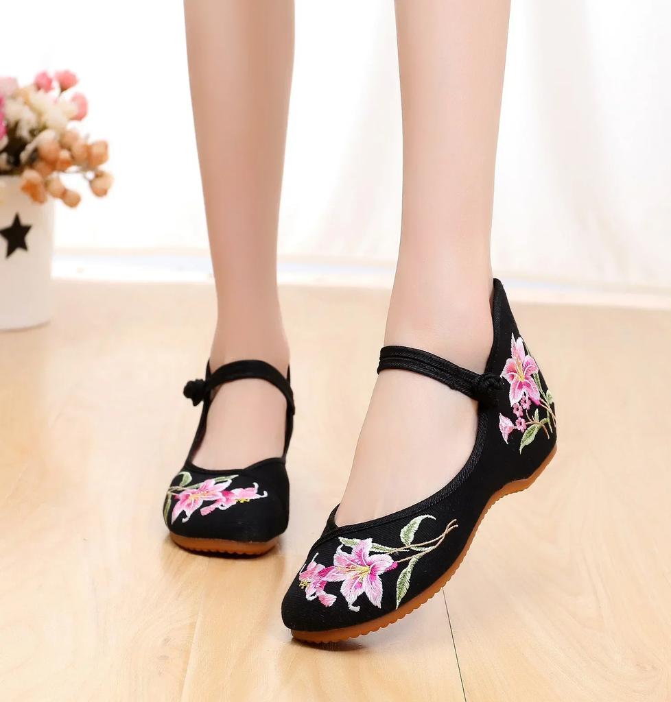 Mode Vintage Femme Chaussures en Tissu Élégant Style Ethnique Décontracté Broderie Streetwear Style Chinois Chaussures Femme Été