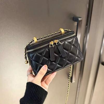 Originální mini čtvercová crossbody taška z jehněčí kůže se zlatým řetízkem na kuličky, kosočtvercově prošívaný design, Dámská