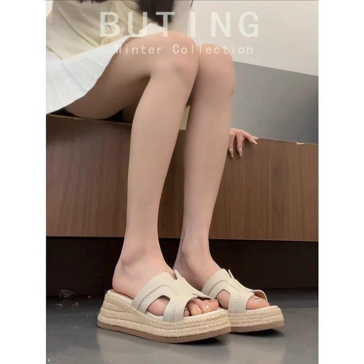 Height-increasing straw woven one-word slope heel cool slippers Zixia wear new half-drag muffin thick-soled high-heeled sandals women 35 бежевый 5980₽