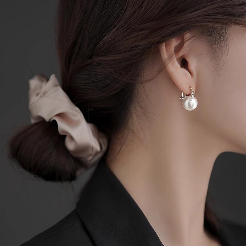 Elegant Hong Kong Style Large Pearl Ear Cuffs - Minimalist Retro Design