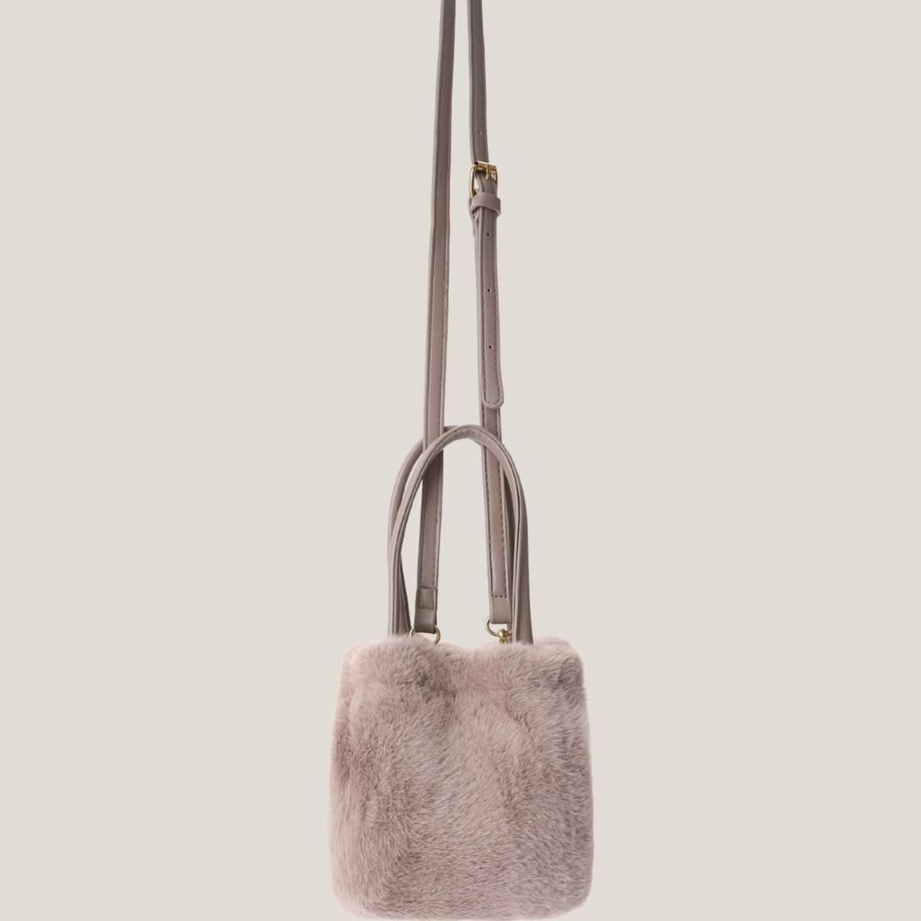Plush Bag Women's Japanese and Korean Ins Fashion Portable Bucket Bag Furry Crossbody New Autumn and Winter Fur Bag