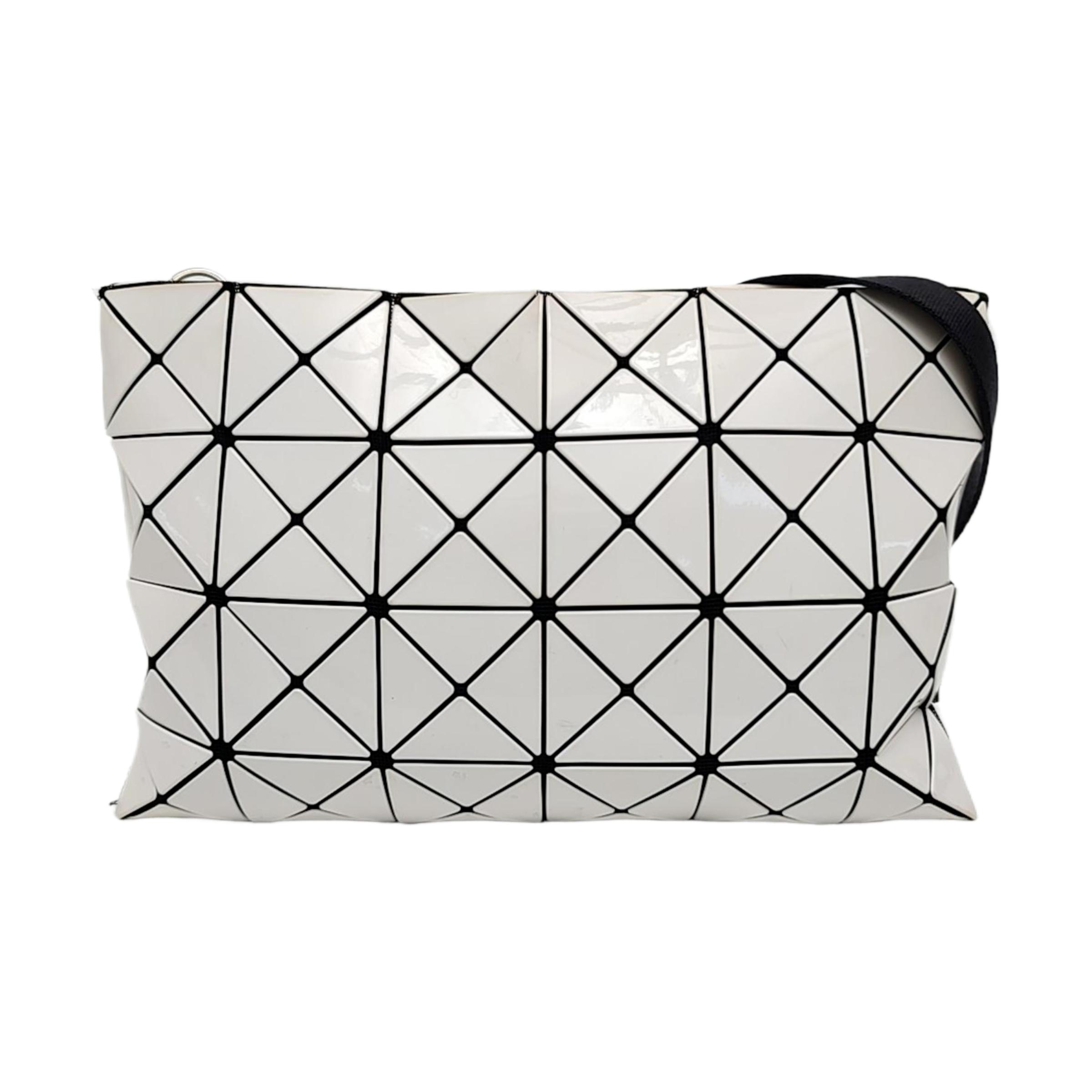 [Pre-Owned] White Special Material Shoulder Bag - Very Good #18I5WGU ONE SIZE