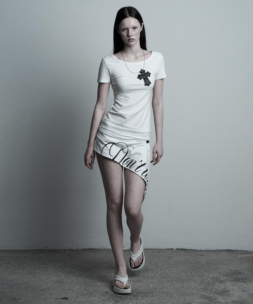 ILLIO White-Leather Cross Necklace T-Shirt