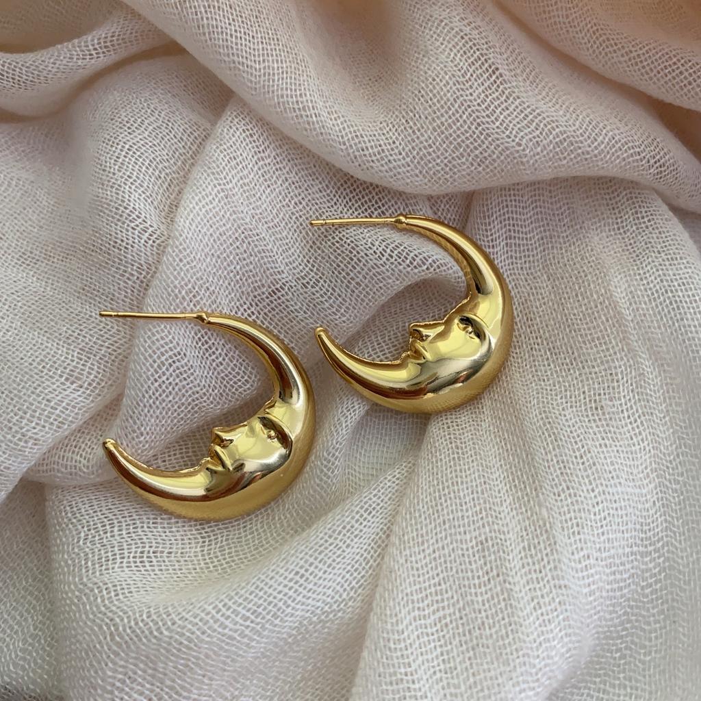 New Simple Face Moon Stud Earrings Niche Three-dimensional European and American French Fashion High-end Gorgeous Earrings