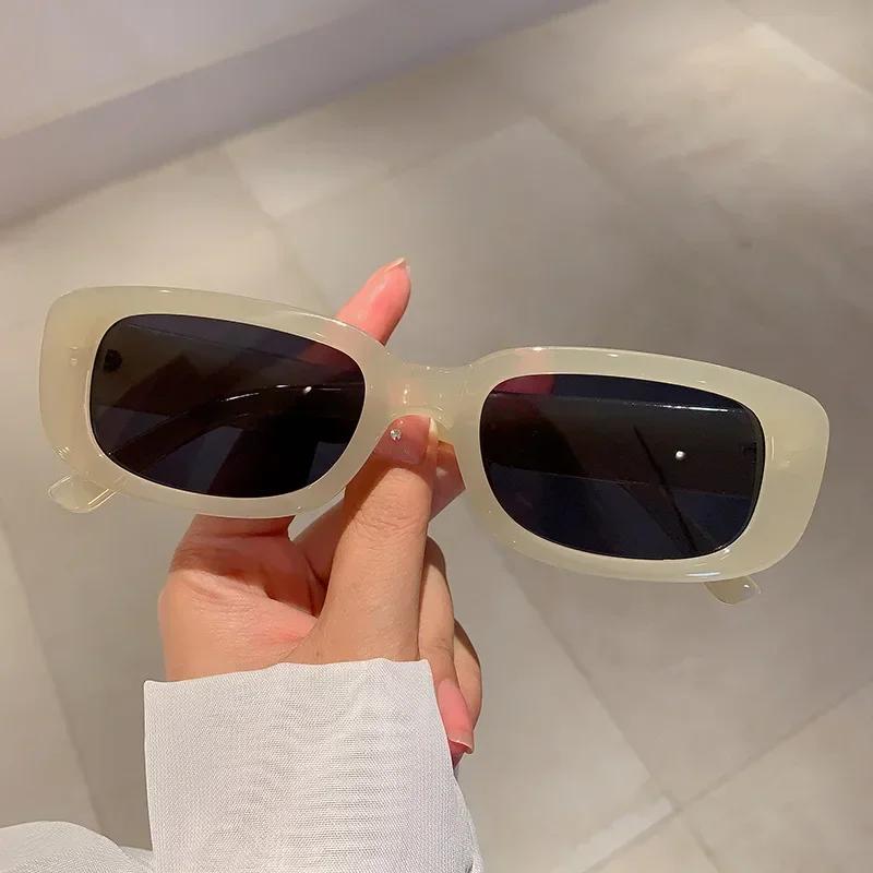 Lunettes de soleil carrées vintage à la mode pour femmes Protection solaire pour voyage en extérieur Lunettes de soleil Protection oculaire UV400 Lunettes de soleil Lunettes de conduite