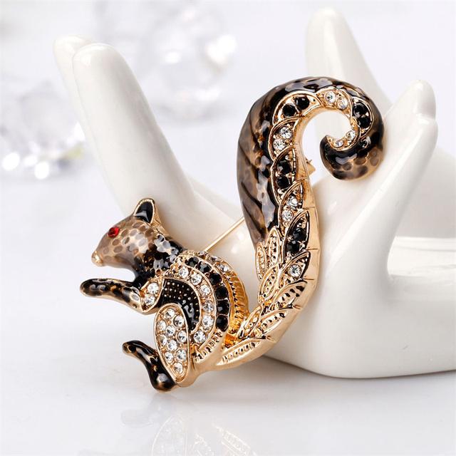 

Personality Cartoon Squirrel Pin Brooch Female Animal Corsage Wild Suit Clothing Pin AccessoriesPersonality Jewelry