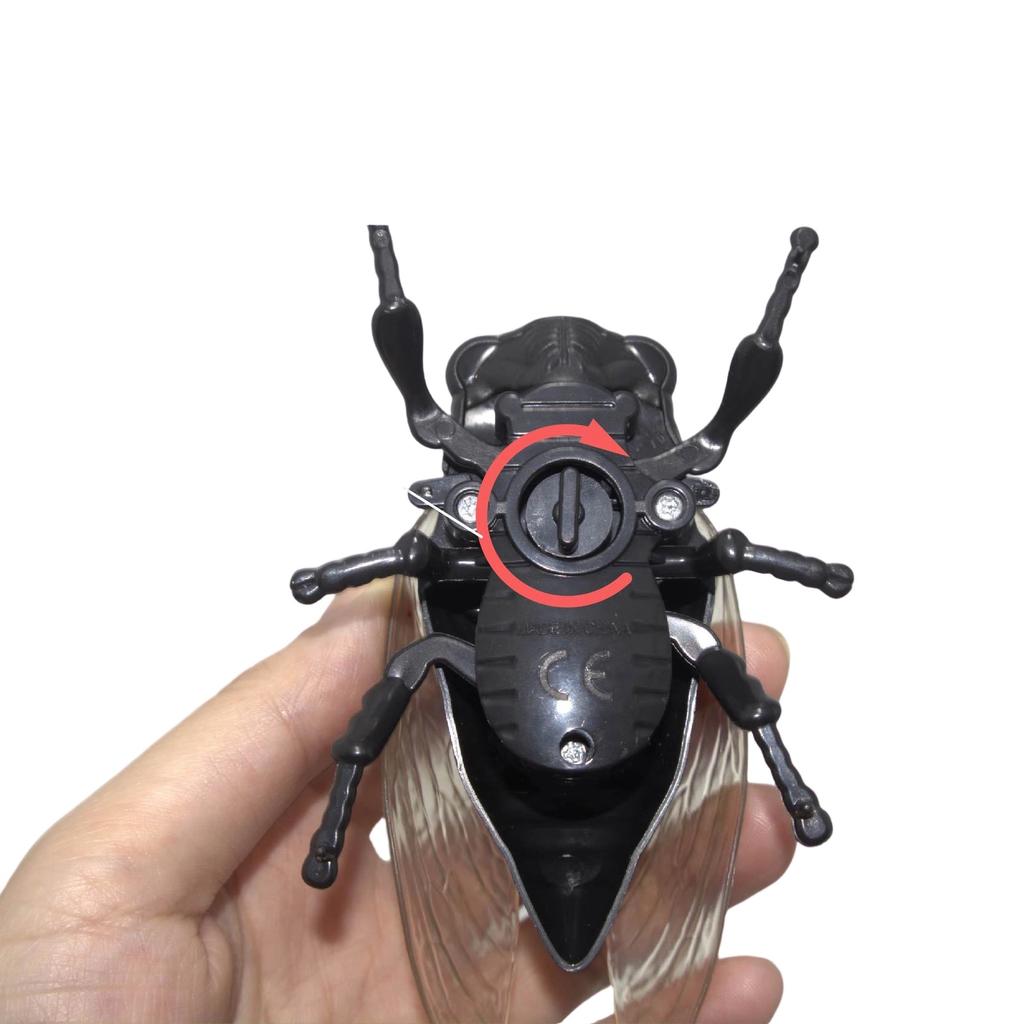 Gawertoy Induction Cockroach Toy for Kids , Smart Sensing Cockroach Toy Realistic Giant Cockroach Model