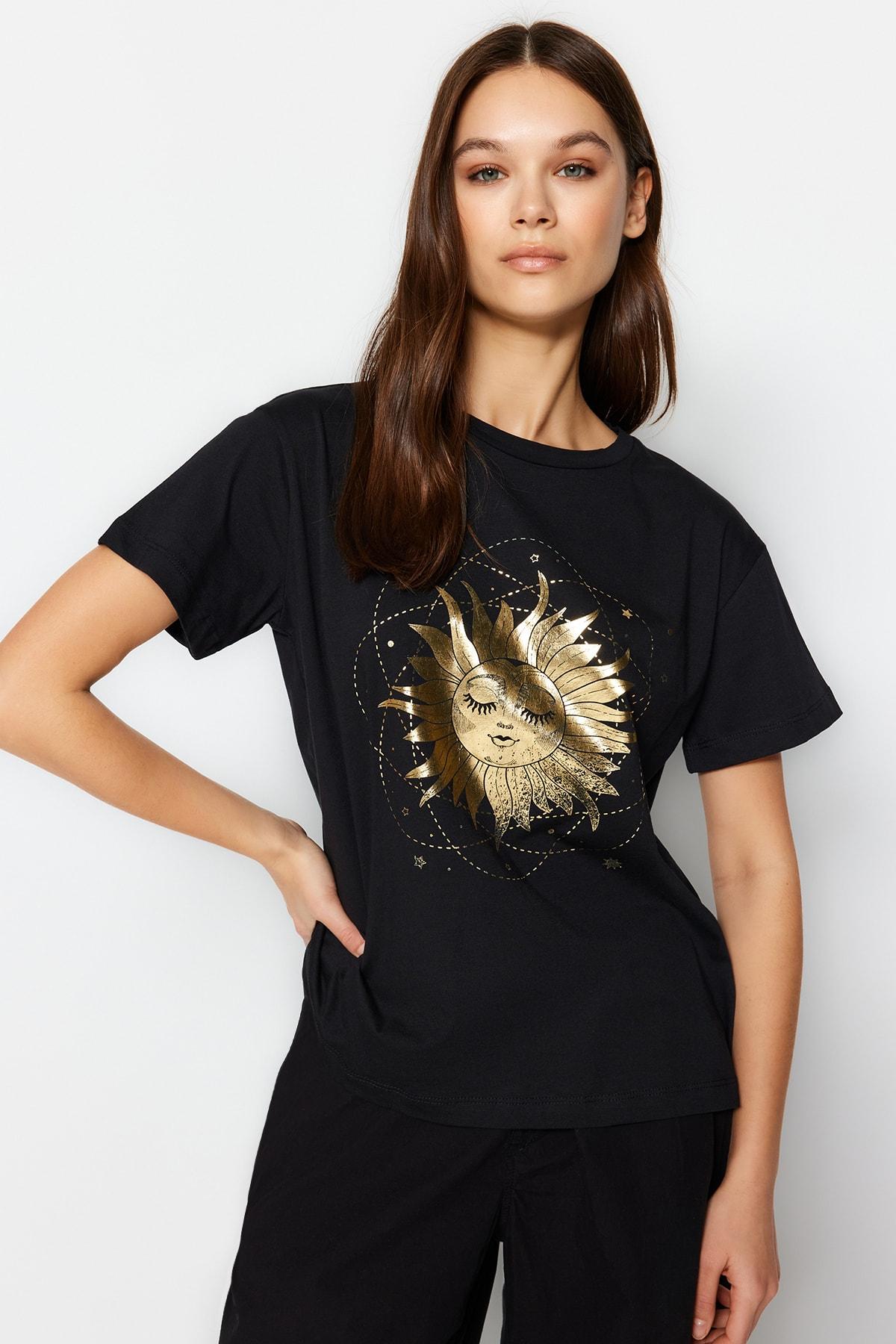 

Футболка - Черный - Полуприлегающий