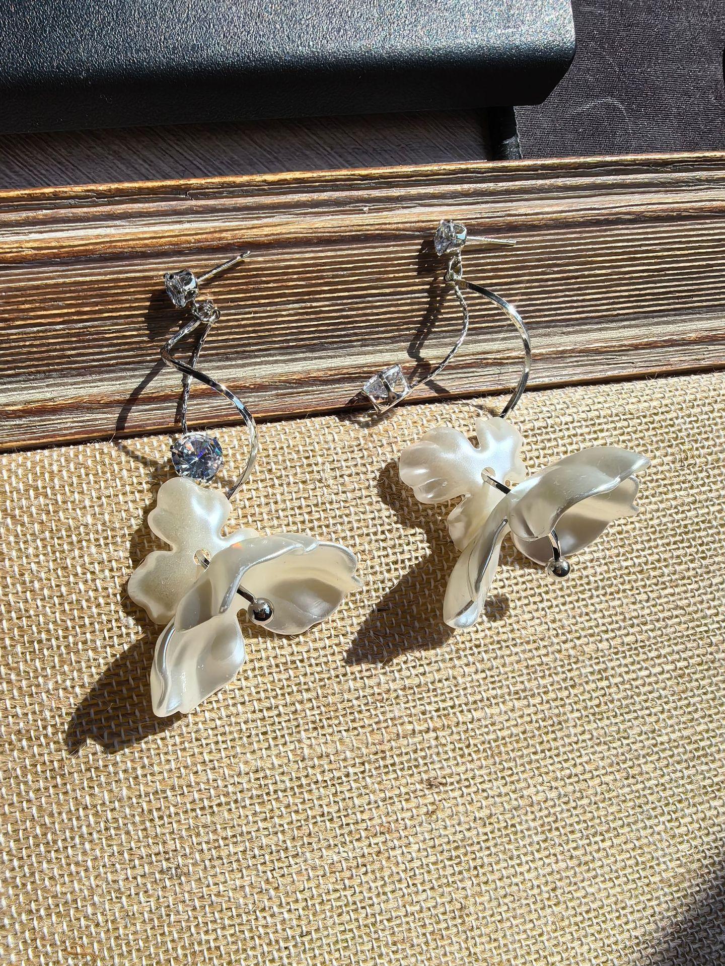 Encounter Romance~ French Long Fringed White Flower Earrings Women S Summer Seaside Unique Exaggerated Stud Earrings