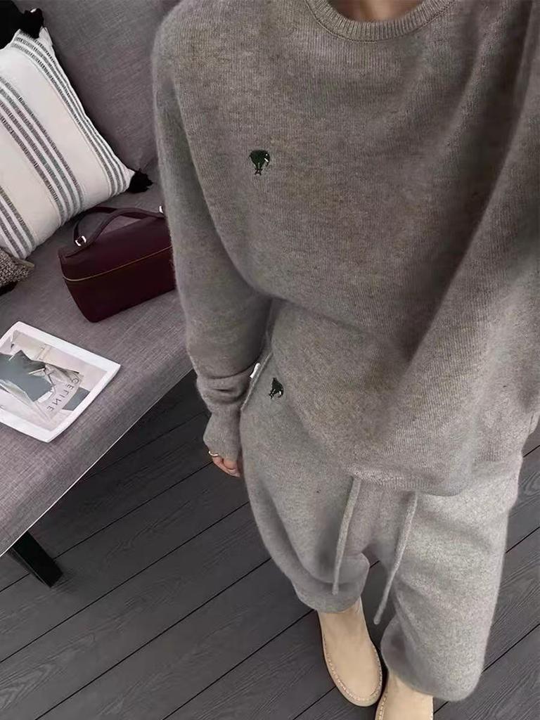 Autumn/Winter Women's European Style Elephant Embroidery Wool Sweater & Pants Set