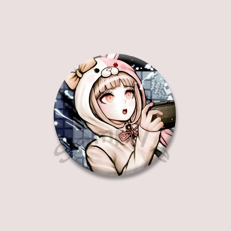 Anime Spiel Danganronpa Anstecknadeln Schwarzer Bär Kyoko Kirigiri Cartoon Cosplay Abzeichen Runde Brosche für Rucksack Tasche Zubehör Geschenk