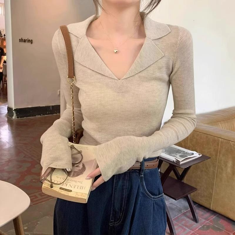 Francouzský polo svetr pro ženy na podzim a zimu, luxusní a šik V-výstřih, odhalující klíční kosti, s dlouhým rukávem, vnitřní vrstvený top