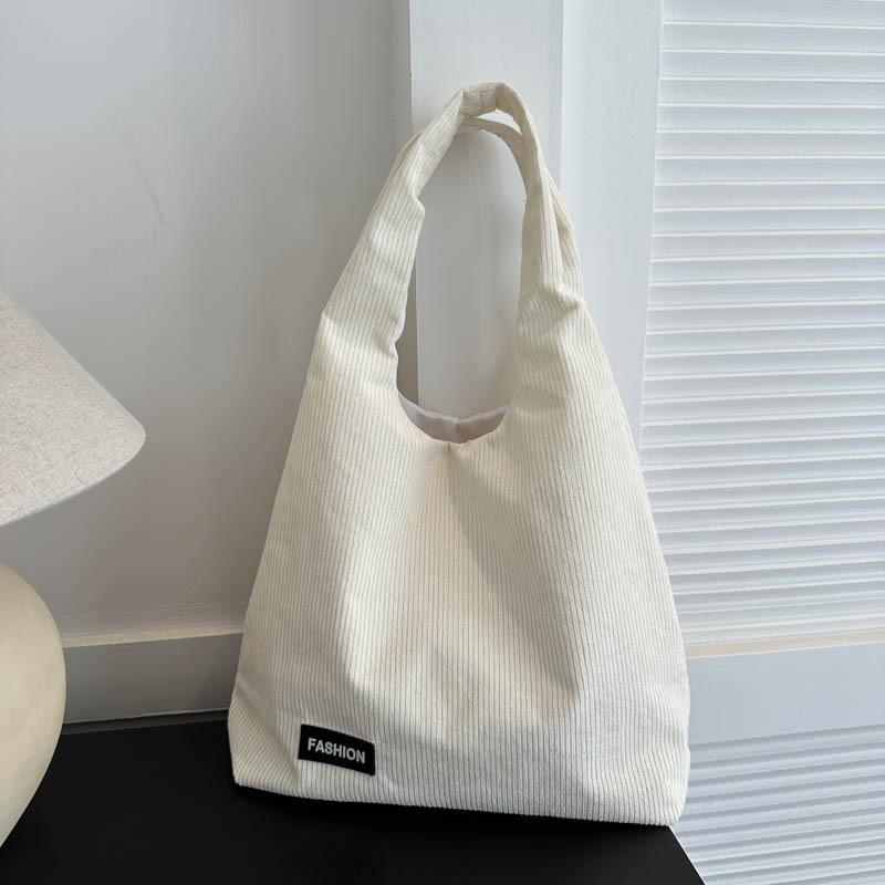 

Индивидуальный тренд большая вместимость модная маленькая квадратная сумка подмышкой 2024 новая повседневная бархатная сумка через плечо корейская версия женская сумка прилив белый