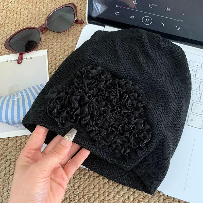 

Японская шапка-клош с цветком Женская тонкая дышащая шерстяная шапка, подчеркивающая лицо, маленькая шапка-баотоу, большой обхват головы, вязаная холодная шапка, зима M（56-58cm）