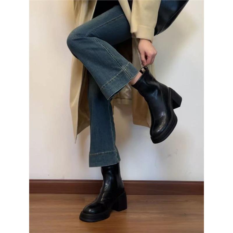 Weiches Leder hochhackige dünne kurze Stiefel Damen 2025 neu eckige Zehenpartie Reißverschluss hinten Martin-Stiefel dicksohlige dünne Stiefel