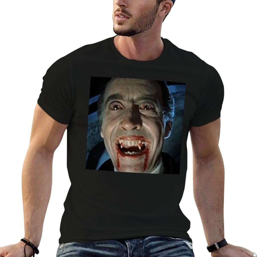 VAMPIR. DRACULA. Christopher Lee als Titelfigur in Dracula.1958. T-Shirt t shirt Mann d