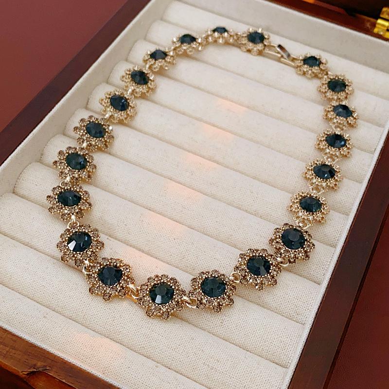 Vintage Jewelry Set: Silver Needle Diamond-Studded Floral Stud Earrings, Bracelet & High-End Luxury Necklace for Women