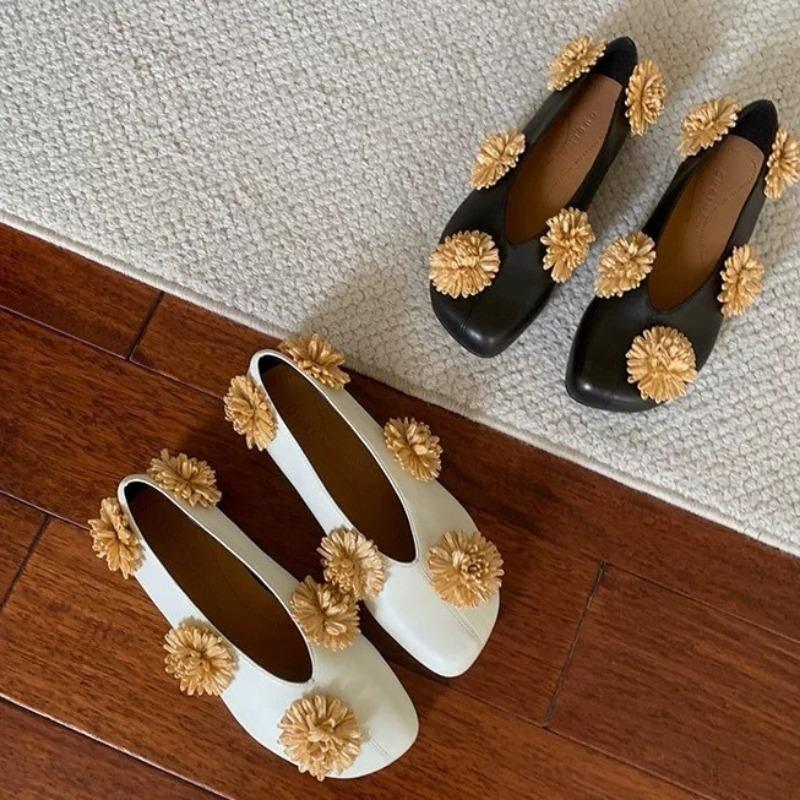 Sheepskin version~ Design sense flower decoration shallow mouth single shoes women's retro leather square head flat Mary Jane shoes