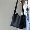 Commuter Large-capacity Tote Bag, Shoulder Bag with A Wide Handle, Large Water Bucket Bag