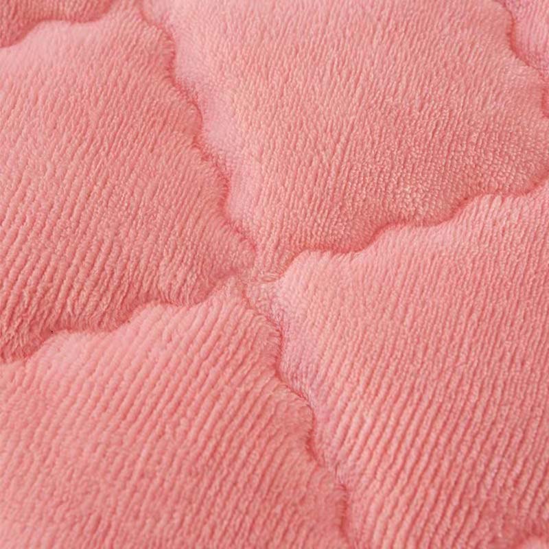 Luxuriöser, schnell warmer Samt-Bettrock für den Winter, superweicher, dicker, gesteppter Flanell-Tagesüberwurf, rutschfeste Bettdecke, nicht im Lieferumfang enthalten. Kissenbezug