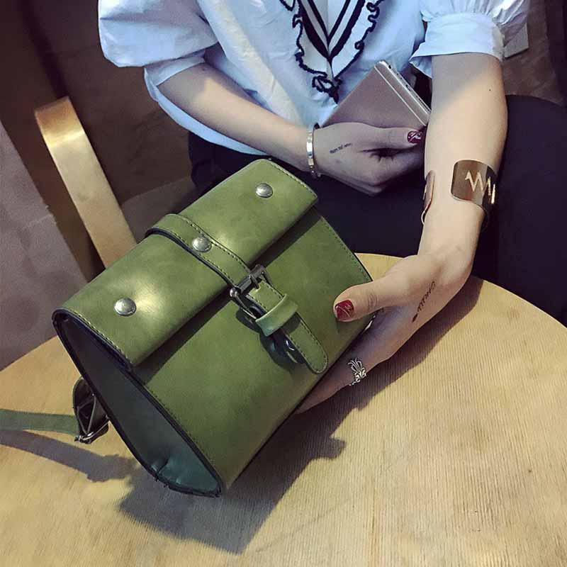 Trendy Retro European American Design Small Square Bag For Women With Magnetic Closure