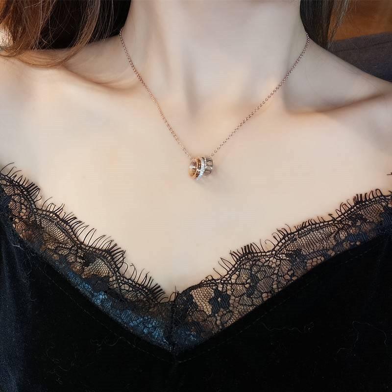 

[Titanium Steel Rose Gold Roman Text Pendant Choker Necklace for Women Vintage Three Circle Design