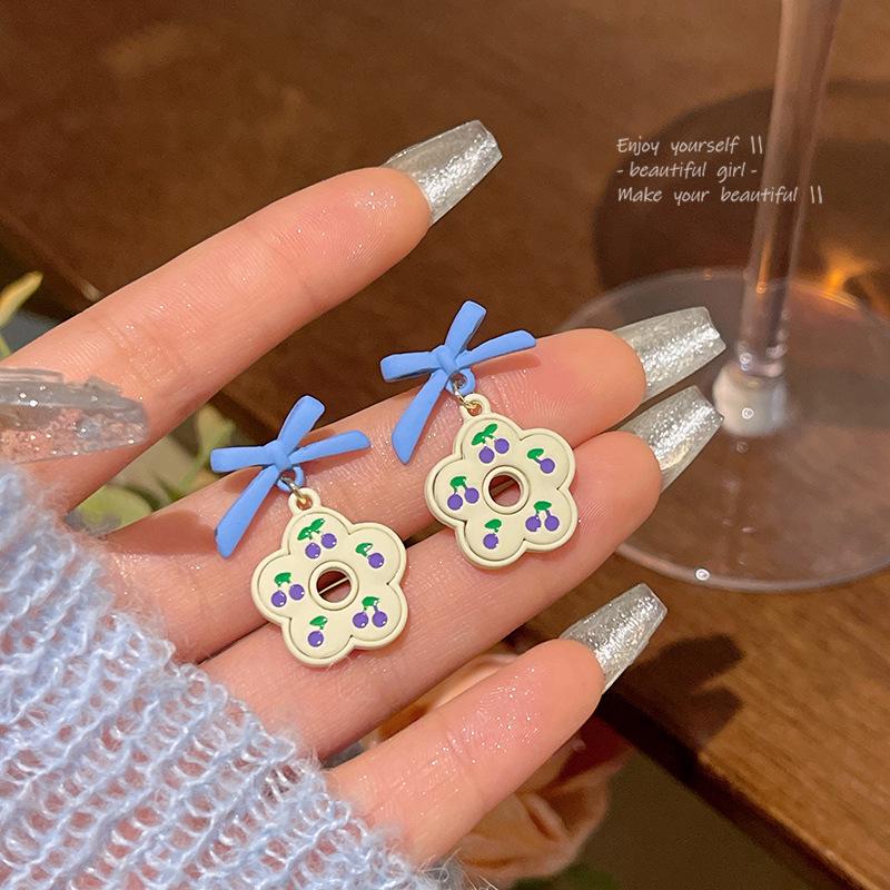 

Stylish Bow and Flower S925 Silver Earrings for Women