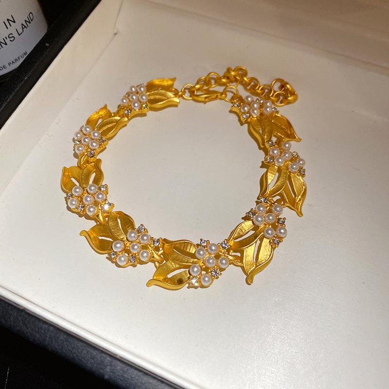 Элегантный многослойный цветочный бриллиантовый браслет: Высококлассный геометрический дизайн для модных женщин