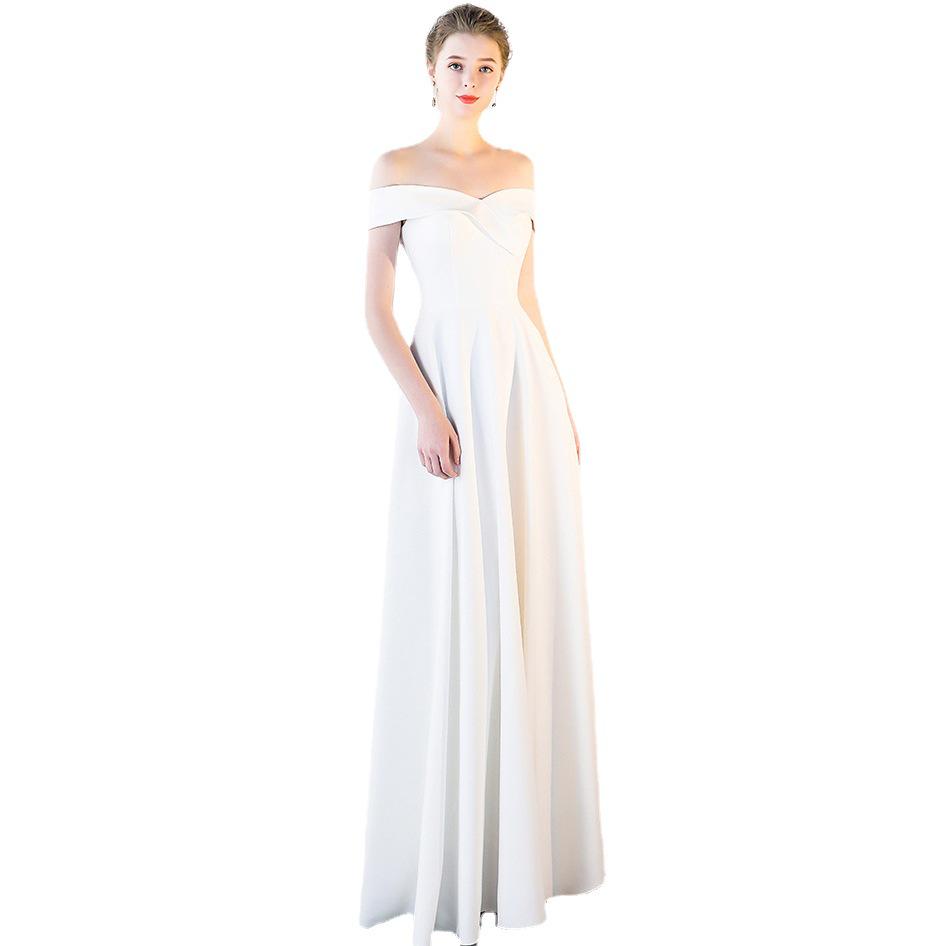 Ny Stil Ene-Skulder Svart Brudepikekjole: Elegant aftenkjole for bryllup og fester