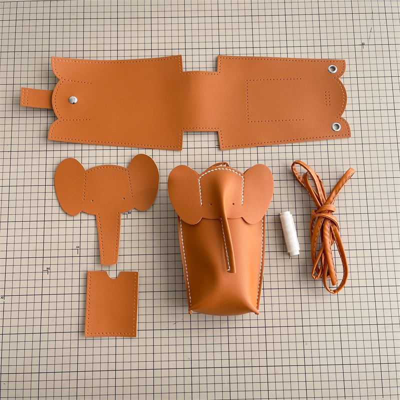 

DIY Elephant Shoulder Gifts for Girlfriend Mobile Phone Bag Brown elephant material package