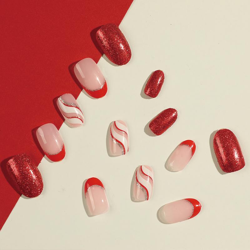 Red glitter Christmas manicure wearing silver pink white red contrasting color wavy nail wearing nail autumn and winter