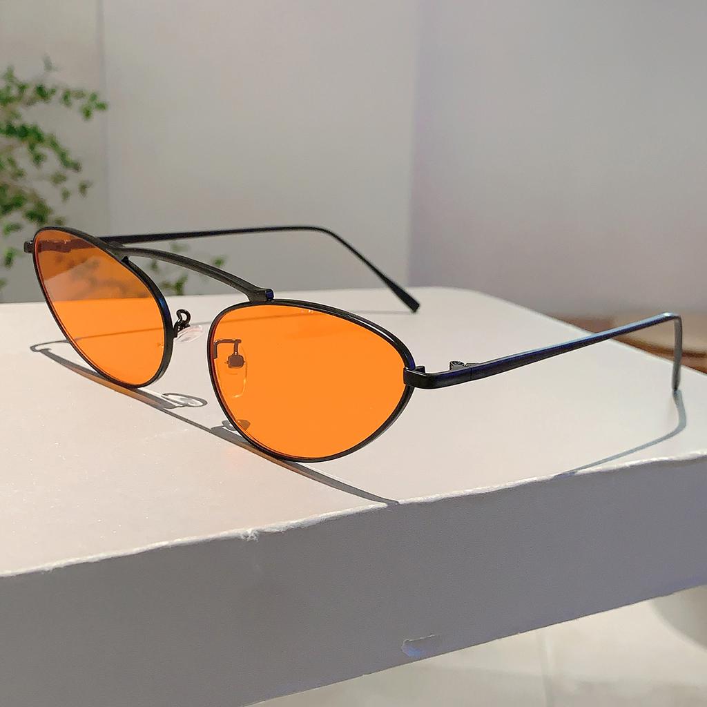 New Fashion Triangle Decor Sunglasses Women Cat Eye Trends Shades Sun Glasses Luxury Metal Beach Sunglasses