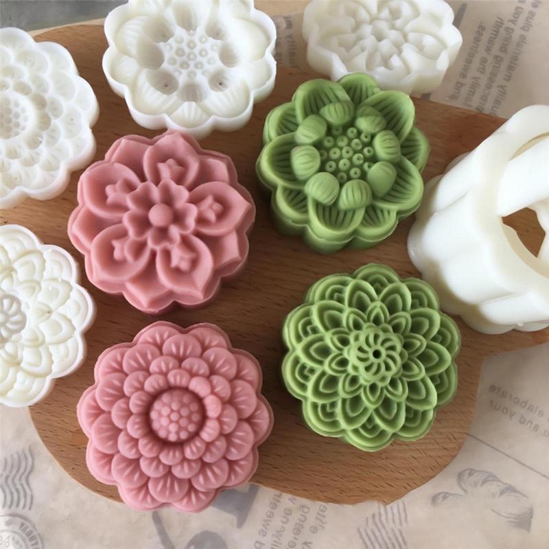 75g Cute Lotus Shape Plastic Dessert Molds Dessert Mold DIY Baking Accessories Kitchen Gadget for Mid-Autumn Festival