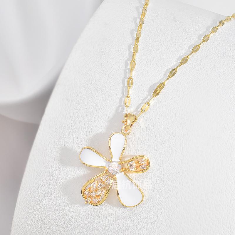 

Ожерелье с пятилепестковым цветком, женское, легкое, роскошное, простое и универсальное, свежее, с микро-инкрустацией, подвеска, цепочка на ключицу, аксессуары