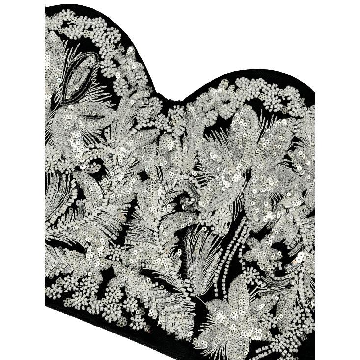 Korsetai, madingi ir elegantiški moteriški drabužiai