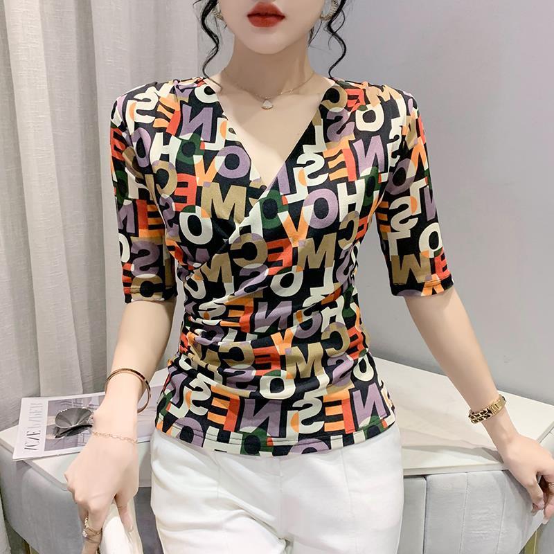 

2022 Европейская женская приталенная футболка с V-образным вырезом, рукавом средней длины и сетчатым принтом, модные тенденции Medium