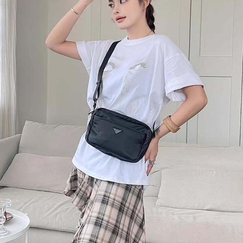 

Small Square Bag Versatile Crossbody Bag Lightweight Commuting Single-shoulder Small Crossbody Bag зелений