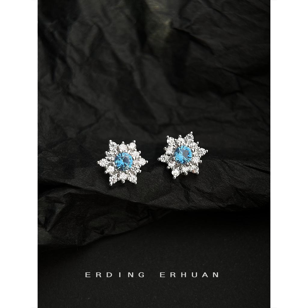 Niebieski Cyrkon Płatki Śniegu Srebro Próby 925 Kolczyki Sztyfty - Elegancki Lodowy Luksus dla Kobiet, Idealne na Jesień/Zimę i Boże Narodzenie.