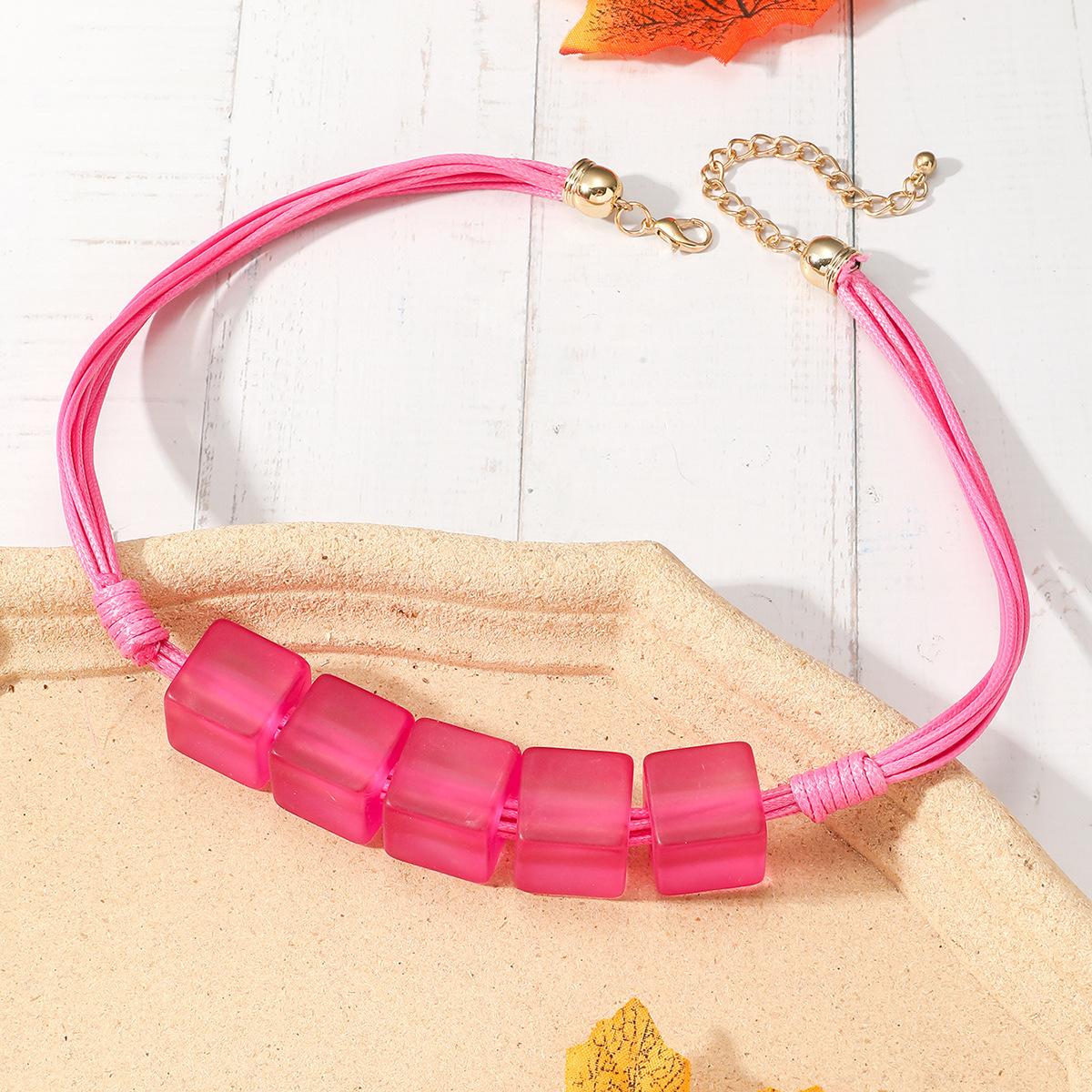 

Простое геометрическое женское ожерелье цвета конфеты розовый