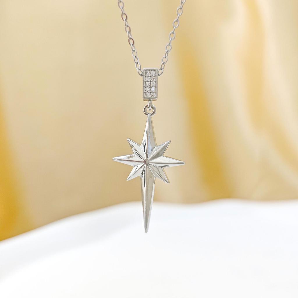 European-American Women's Necklace: Micro-inlaid Zirconium Eight-pointed Star Pendant, Fashionable and Versatile Collarbone Chain Jewelry.