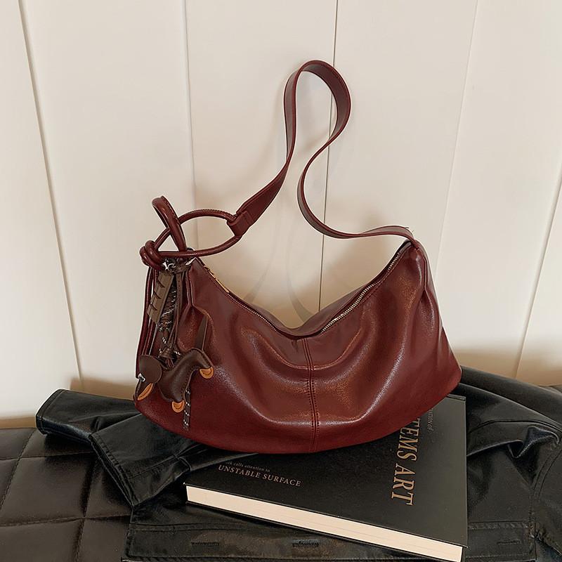 IELGY Soft Leather Retro Large-Capacity Bag Autumn Winter All-Match Commuter Cross-Body Dumpling Bag